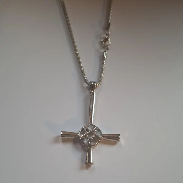 Pendentif Croix Inversée & Pentacle avec Chaîne Maille Pop Corn 60 cm.