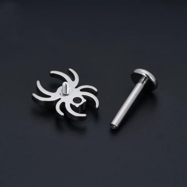 Piercing Araignée Labret Titane à Zirconium Griffé Noir (filetage interne) Piercing Araignée Labret Titane à Zirconium Griffé Noir (filetage interne).