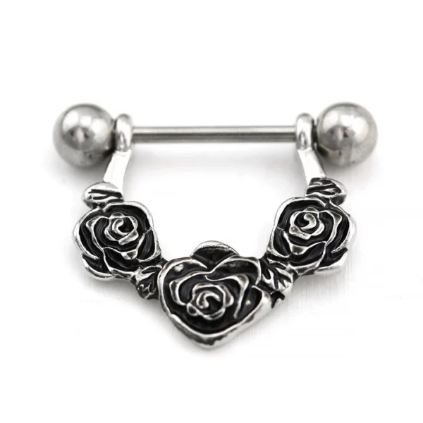 Piercing Barbell pour Téton orné de Trois Roses Noires Piercing Barbell pour Téton orné de Trois Roses Noires.