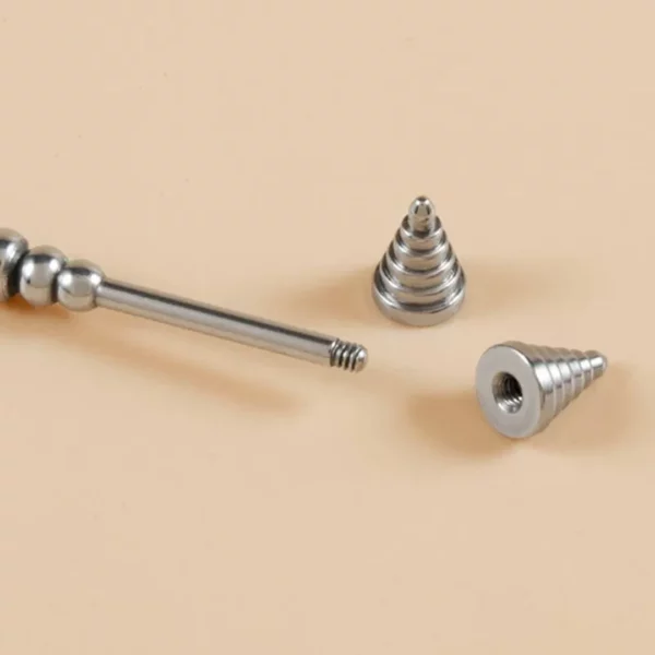 Piercing Industriel 38 mm Spikes Striés & Billes Centrées à filetage externe Piercing Industriel 38 mm Spikes Striés & Billes Centrées à filetage externe.