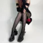 Collants Résille Dépareillés à Symboles de Cartes ♠ ♥ ♦ ♣ en Polyester Extensible.