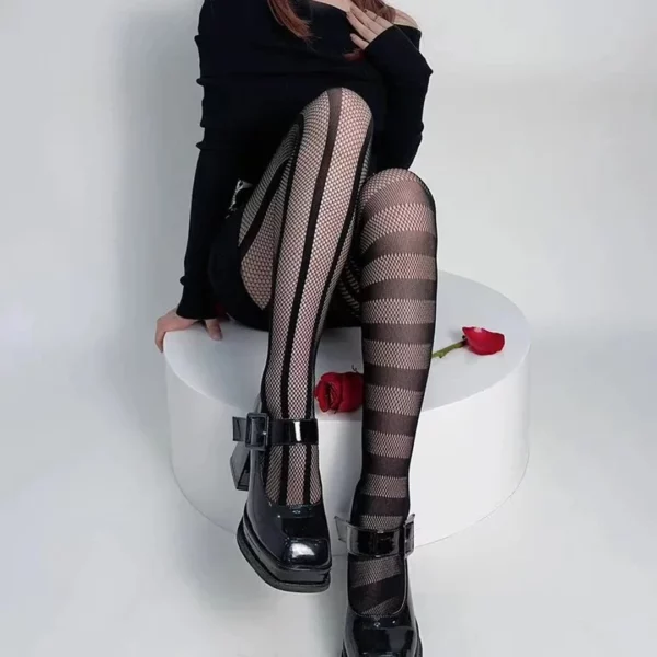 Collants Résille Noirs à Rayures Asymétriques.