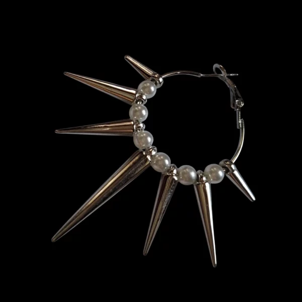 Créoles Cloutées Variante Équilibrée à Perles Blanches Créoles Cloutées Variante Équilibrée à Perles Blanches.