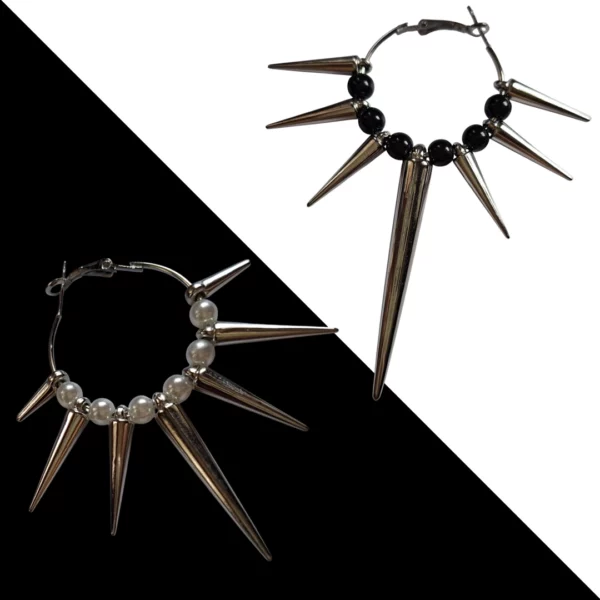 Créoles Cloutées à Perles Noires ou Blanches Style Punk.