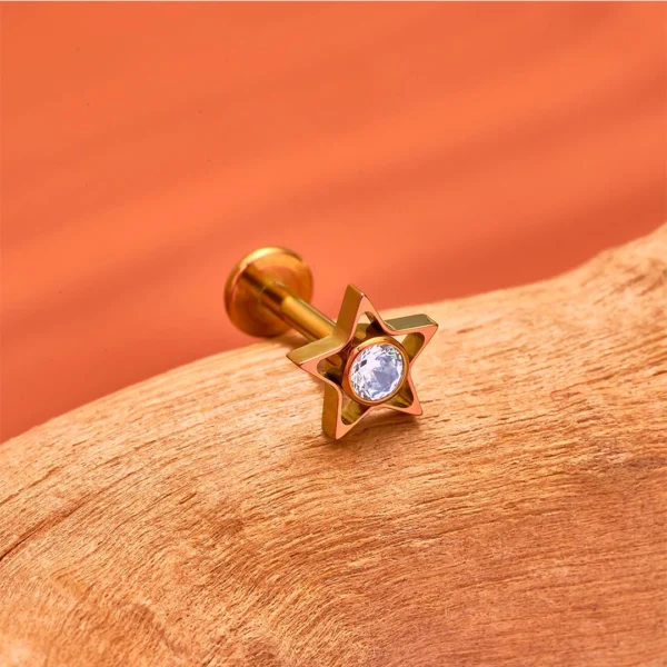 Piercing Étoile Ajourée à Zircon Serti (titane ASTM-F136 anodisé doré) Piercing Étoile Ajourée à Zircon Serti (titane ASTM-F136 anodisé doré).