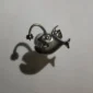 Piercing Labret Poisson Lanterne Titane - Filetage Interne (variante orientée vers la gauche).