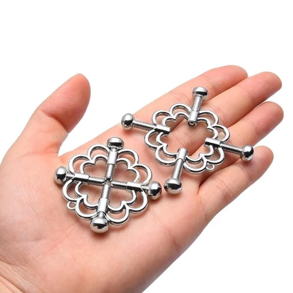 Faux Piercing Téton Ajustable 38 x 38 mm à Motif Floral Faux Piercing Téton Ajustable 38 x 38 mm à Motif Floral.