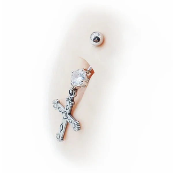 Piercing Titane à Zircon Lumineux et Pendentif Croix sur Nombril Homme Piercing Titane à Zircon Lumineux et Pendentif Croix sur Nombril Homme.