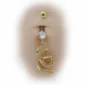 Nombril Femme avec un Piercing à Pendentif Serpent Élancé en Titane Doré Pavé de Zircons.