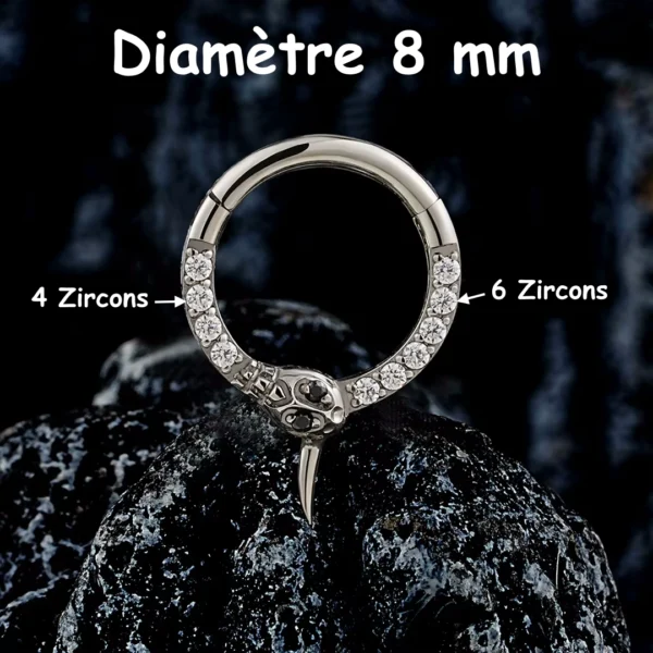 Piercing Anneau Clicker Serpent Ouroboros Titane & Zircons (composition variante 8 mm) Piercing Anneau Clicker Serpent Ouroboros Titane & Zircons (composition variante 8 mm).