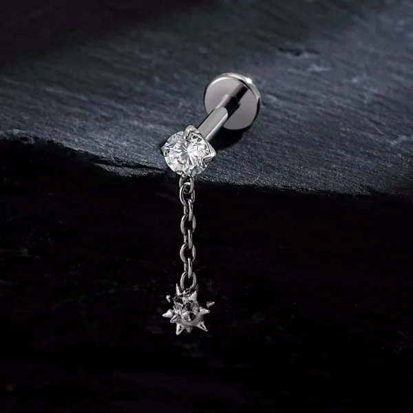 Piercing Labret Titane Brut Zircon et Boule Pendante à Pointes Piercing Labret Titane Brut Zircon et Boule Pendante à Pointes.