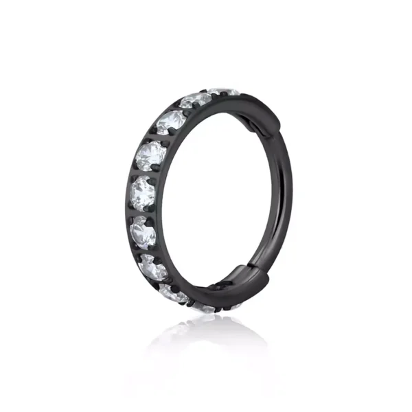 Anneau Clicker en Titane Serti de Zirconiums - 8 à 12 mm (variante anodisé noir) Anneau Clicker en Titane Serti de Zirconiums - 8 à 12 mm (variante anodisé noir).