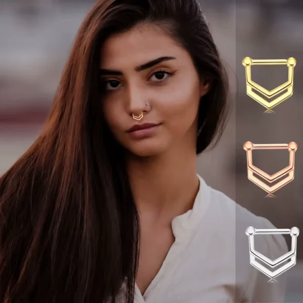 Femme avec Clicker Double Arrow en Acier 316L Doré PVD au Septum Femme avec Clicker Double Arrow en Acier 316L Doré PVD au Septum.