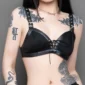 Femme avec Soutien-Gorge Gothique Noir Laçage Similicuir.