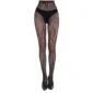 Femme en Collants Résille Noirs à Motif Flammes Ardentes