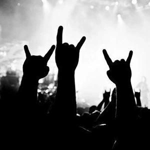 Signe du diable avec la main.