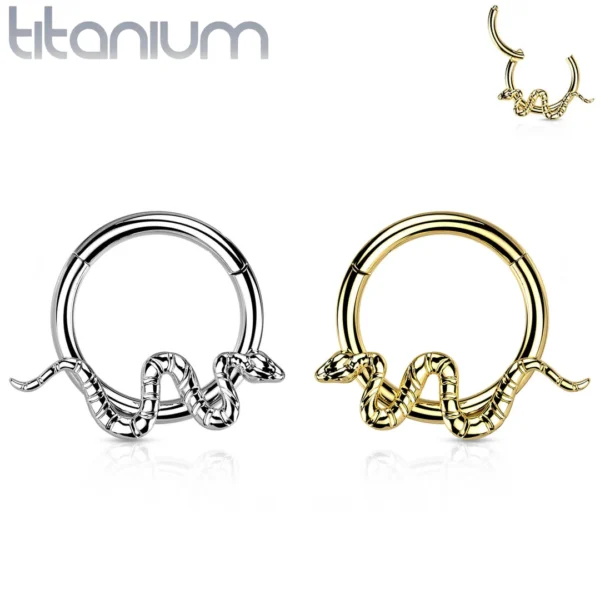 Anneau Charnière Titane à Motif Serpent Ondulant en Relief Anneau Charnière Titane à Motif Serpent Ondulant en Relief.