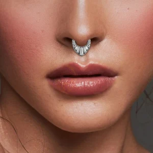 Clicker 8 mm Goutte Inversée à Zircons Ronds & Baguette au Septum.