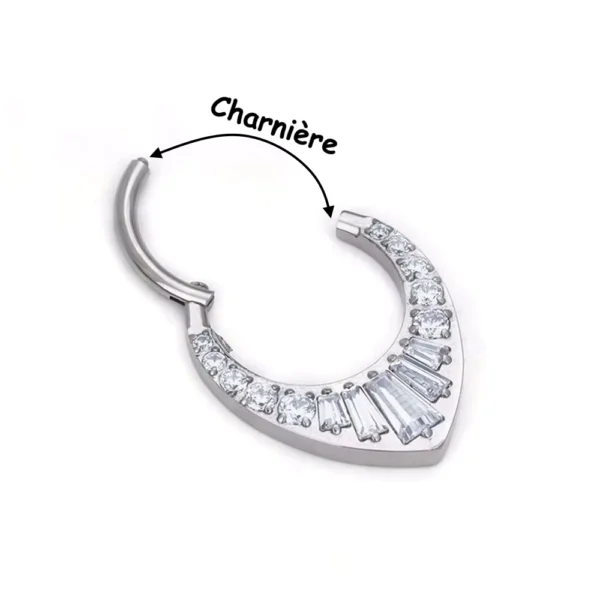 Clicker à Charnière Goutte Inversée à Zircons Ronds & Baguette Clicker à Charnière Goutte Inversée à Zircons Ronds & Baguette.