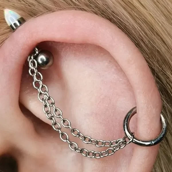 Double Chaîne Connecteur de Piercing au Cartilage (type industriel) Acier 316L 45 mm Double Chaîne Connecteur de Piercing au Cartilage (type industriel) Acier 316L 45 mm.