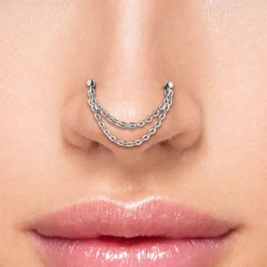 Femme avec Double Chaîne Connecteur de Piercing Nostril en Acier 316L.