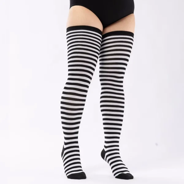 Bas longs à rayures noires et blanches - 79 cm Bas longs à rayures noires et blanches - 79 cm.