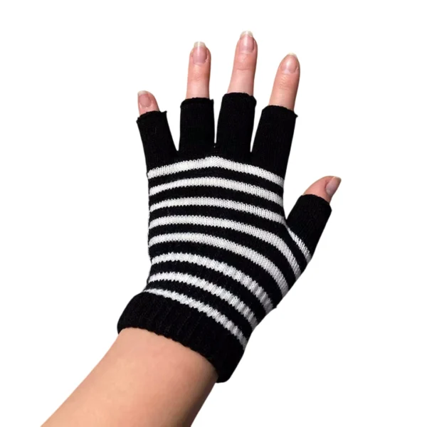 Femme avec Mitaines à Rayures Noires & Blanches S-M Femme avec Mitaines à Rayures Noires & Blanches S-M.