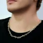 Homme Punk avec Collier Choker en Fil Barbelé Acier 316L 39-44 cm au Ras du Cou.