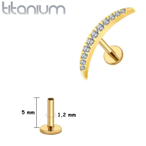 Piercing Labret Courbé en Titane ASTM-F136 Pavé de Zircons Griffés (variante anodisé doré 5 mm) Piercing Labret Courbé en Titane ASTM-F136 Pavé de Zircons Griffés (variante anodisé doré 5 mm)