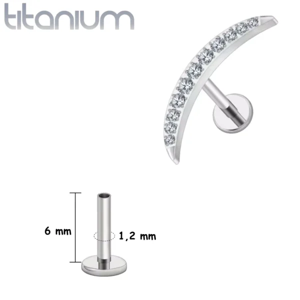 Piercing Labret Courbé en Titane ASTM-F136 Pavé de Zircons Griffés (variante gris argenté 6 mm) Piercing Labret Courbé en Titane ASTM-F136 Pavé de Zircons Griffés (variante gris argenté 6 mm)