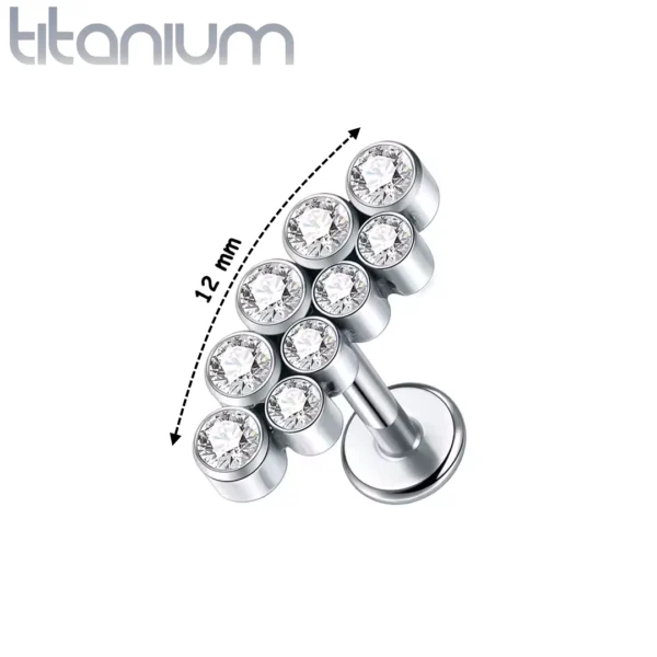 Piercing Labret Incurvé Titane ASTM-F136 à Double Ligne de Zirconiums (variante gris argenté poli) Piercing Labret Incurvé Titane ASTM-F136 à Double Ligne de Zirconiums (variante gris argenté poli).