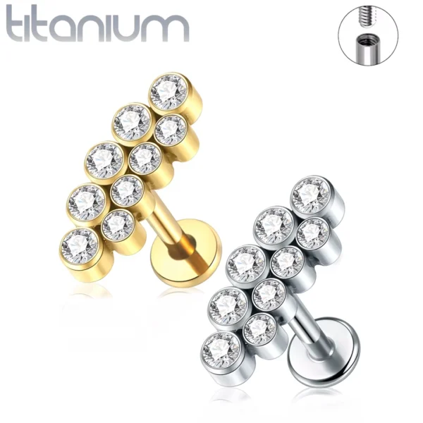 Piercing Labret Incurvé Titane à Double Ligne de Zirconiums Piercing Labret Incurvé Titane à Double Ligne de Zirconiums.