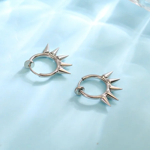 Faux piercing anneau 10 mm à pointes acier 316L - Mécanisme à ressort Faux piercing anneau 10 mm à pointes acier 316L - Mécanisme à ressort.