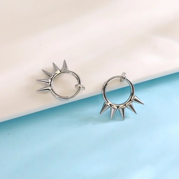 Faux piercing anneau à pointes acier 316L - Lobe Cartilage Septum Lèvres Faux piercing anneau à pointes acier 316L - Lobe Cartilage Septum Lèvres.