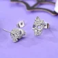 Boucles d’oreilles Tête de Mort Pavée de Zircons avec Nœud en Argent 925.