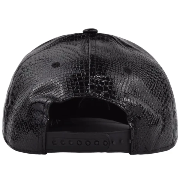Casquette Similicuir Croco Tête de Mort Acier Doré - Snapback Ajustable 54 à 60 cm Casquette Similicuir Croco Tête de Mort Acier Doré - Snapback Ajustable 54 à 60 cm.