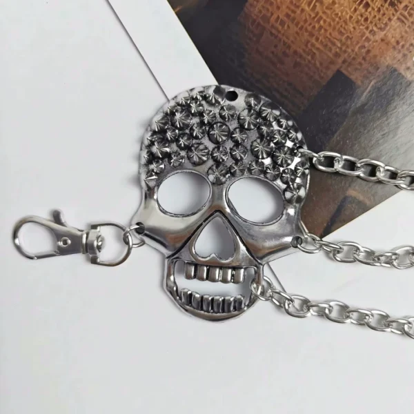 Ceinture Chaîne de Taille Gothique avec Tête de Mort Cloutée Acier 316L Ceinture Chaîne de Taille Gothique avec Tête de Mort Cloutée Acier 316L.