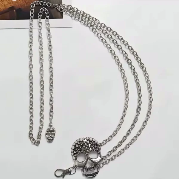 Ceinture Chaîne de Taille Tête de Mort Cloutée Acier 316L avec Mousqueton Ceinture Chaîne de Taille Tête de Mort Cloutée Acier 316L avec Mousqueton.