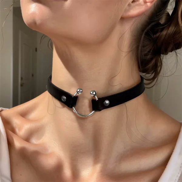 Collier Choker Similicuir Fer à Cheval Acier 316L.