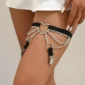 Femme Sexy avec Jarretière Cœur Chaînes & Clips Porte-Bas.