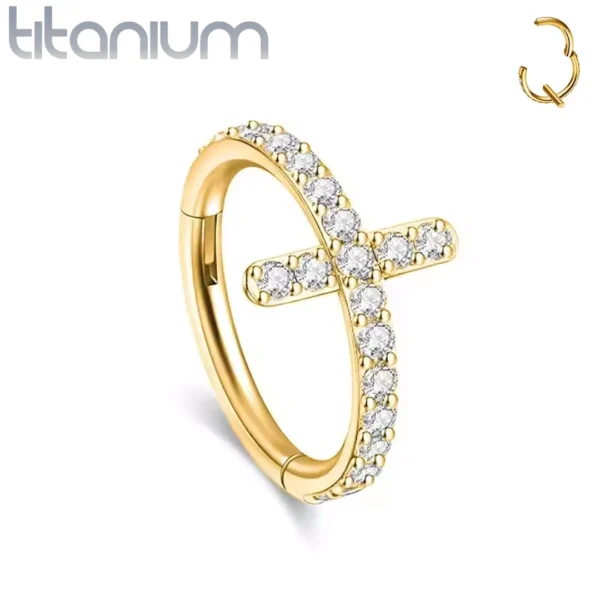 Piercing Anneau Clicker Titane Anodisé Doré à Croix Pavée de Zircons Piercing Anneau Clicker Titane Anodisé Doré à Croix Pavée de Zircons.