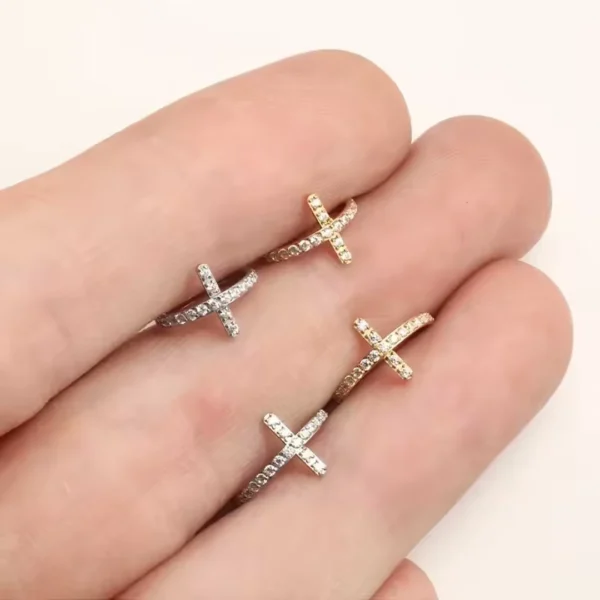 Piercing Anneau Clicker Titane Croix Pavée de Zircons 8-10 mm Piercing Anneau Clicker Titane Croix Pavée de Zircons 8-10 mm.