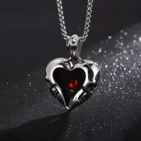 Collier Double Crâne formant un Cœur Acier Chirurgical 316L Collier Double Crâne formant un Cœur Acier Chirurgical 316L.