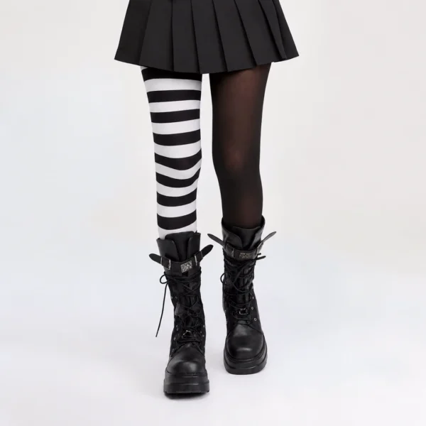 Collants Asymétriques Rayés Blanc et Noir Gothiques Collants Asymétriques Rayés Blanc et Noir Gothiques.