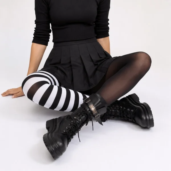 Collants Rayés Noir et Blanc Asymétriques Collants Rayés Noir et Blanc Asymétriques.