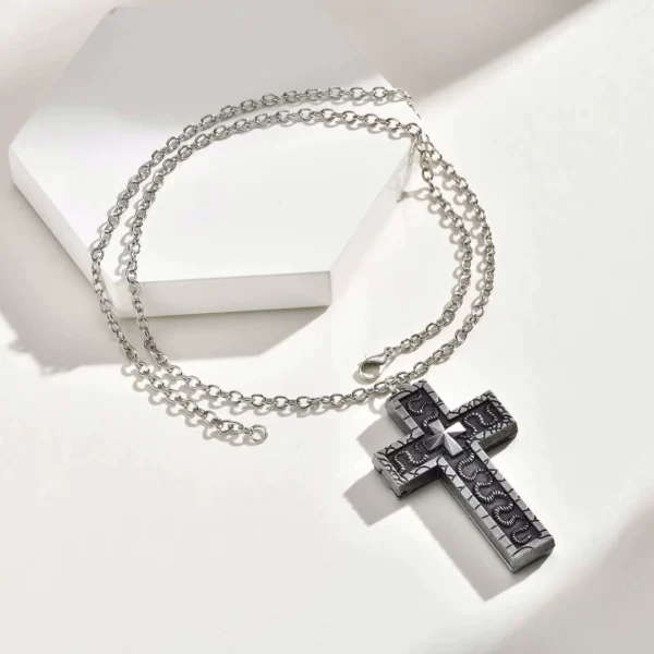 Collier 60 cm avec Pendentif Croix Gothique Ouvrable Acier Inox Collier 60 cm avec Pendentif Croix Gothique Ouvrable Acier Inox.