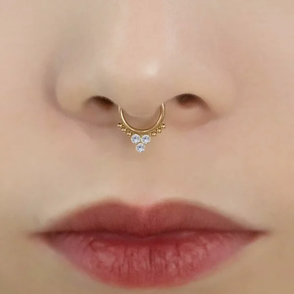Faux Piercing Septum Couronne Zirconiums Acier 316L Doré PVD Faux Piercing Septum Couronne Zirconiums Acier 316L Doré PVD