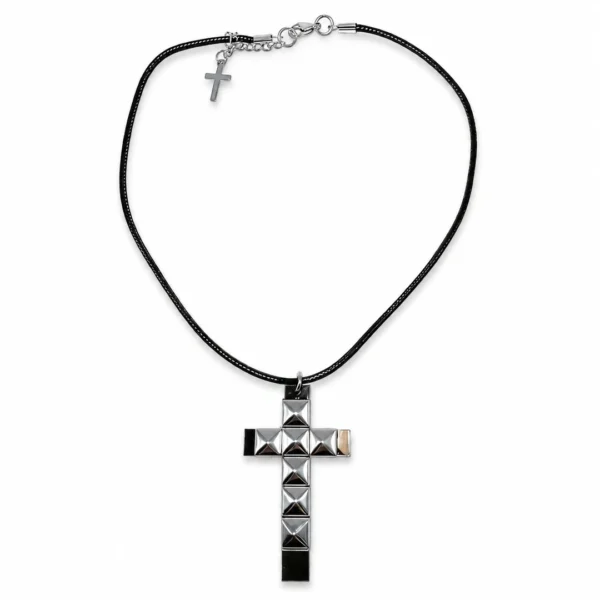 Collier Pendentif Croix à Rivets Pyramide Collier Pendentif Croix à Rivets Pyramide.