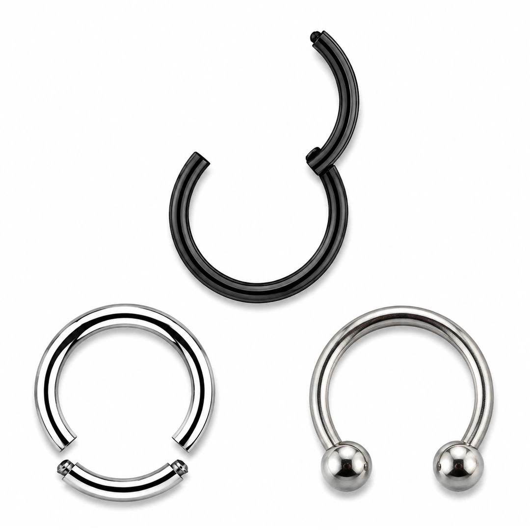 Comparaison entre un piercing clicker, un anneau segment et un fer à cheval