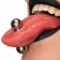 Femme avec Barbell Droit en Titane Gros Diamètre 0G (8 mm) à la Langue.